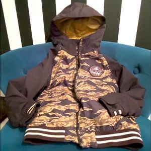 ❄️ BURTON boys Snowboard Winter Jacket sz XS EUC! Warm & Stylish Camo Print!